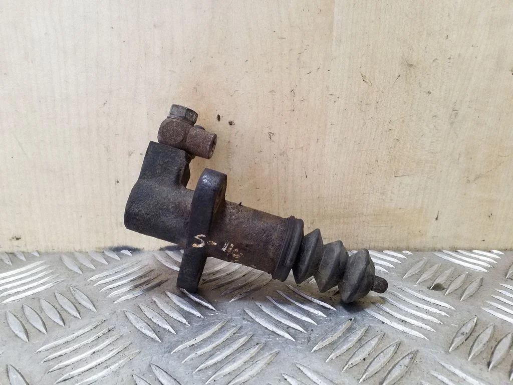 Clutch slave cylinder