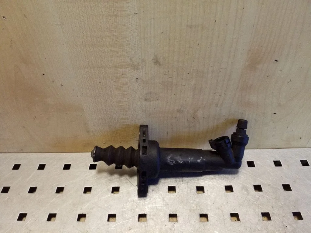 Clutch slave cylinder – Skoda Octavia Mk2 (1Z) (2004-2013)