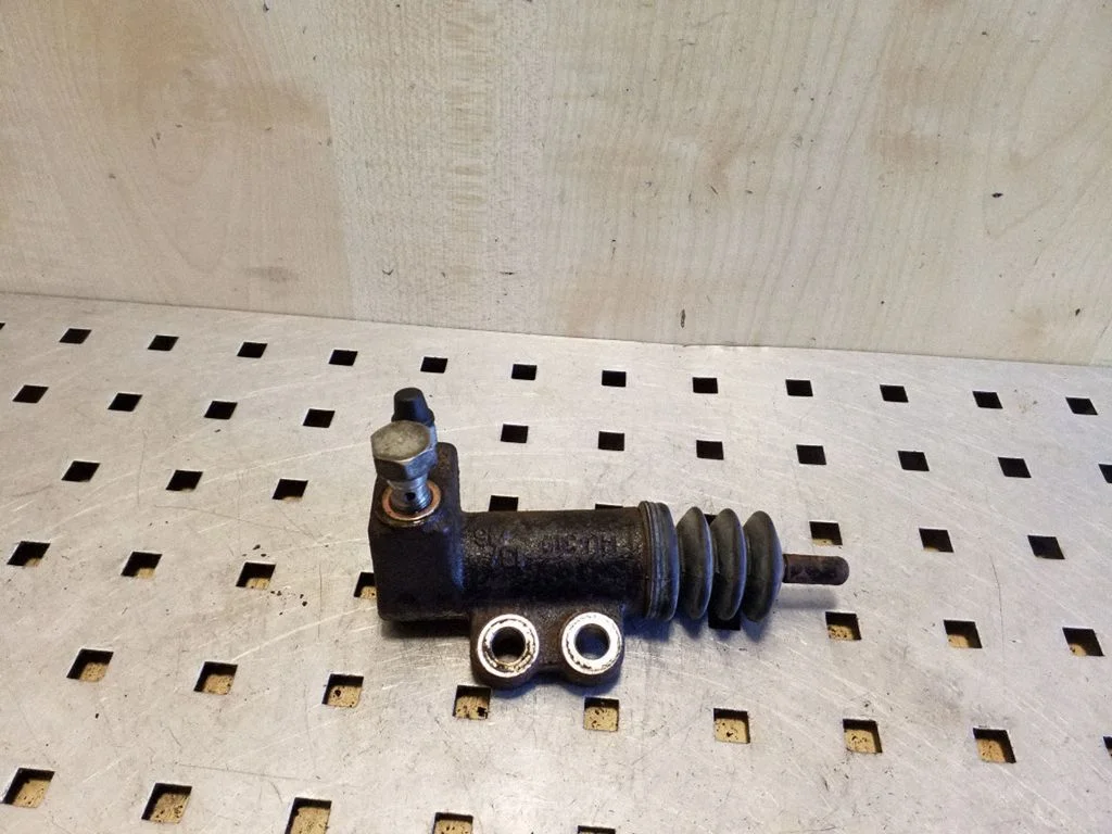 Clutch slave cylinder