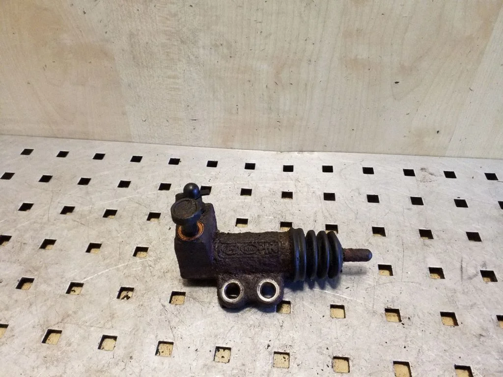 Clutch slave cylinder