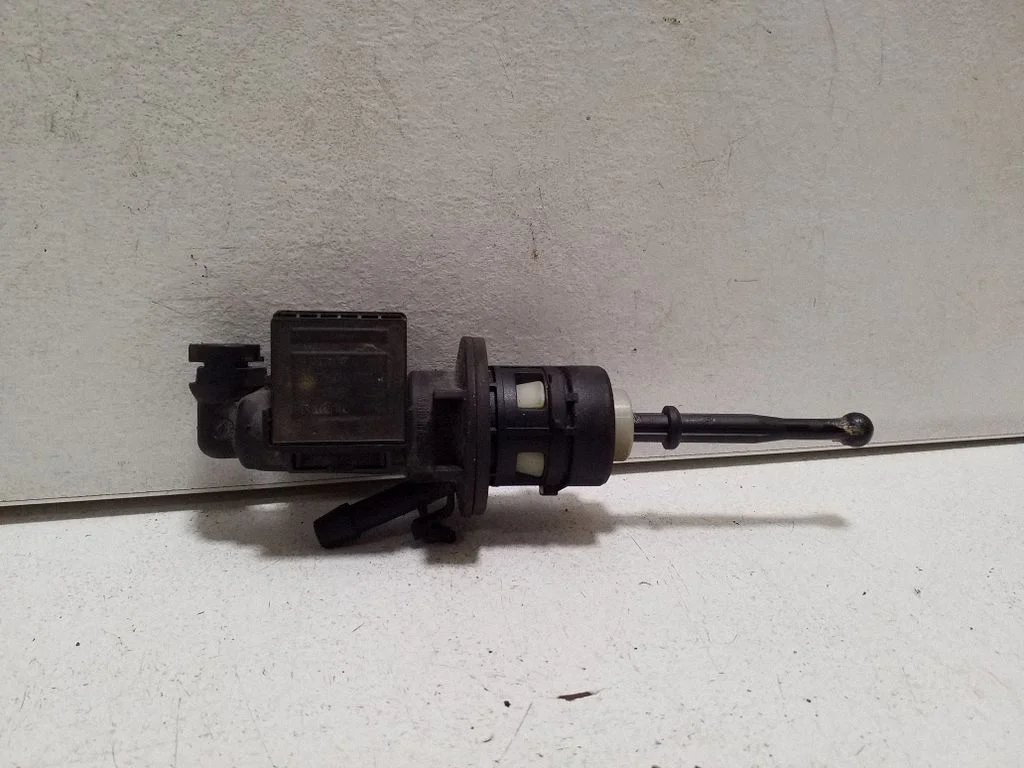 Clutch master cylinder 1K0721388G