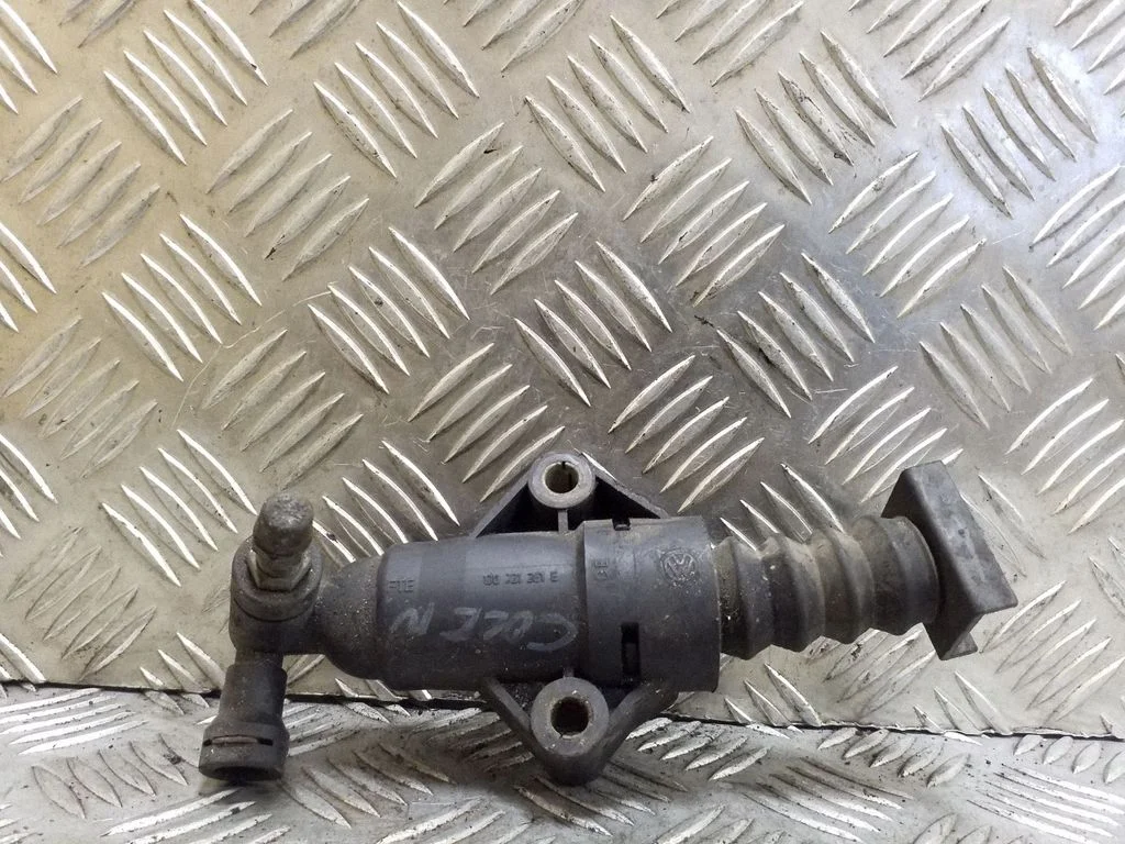 Clutch master cylinder 1J0721261E