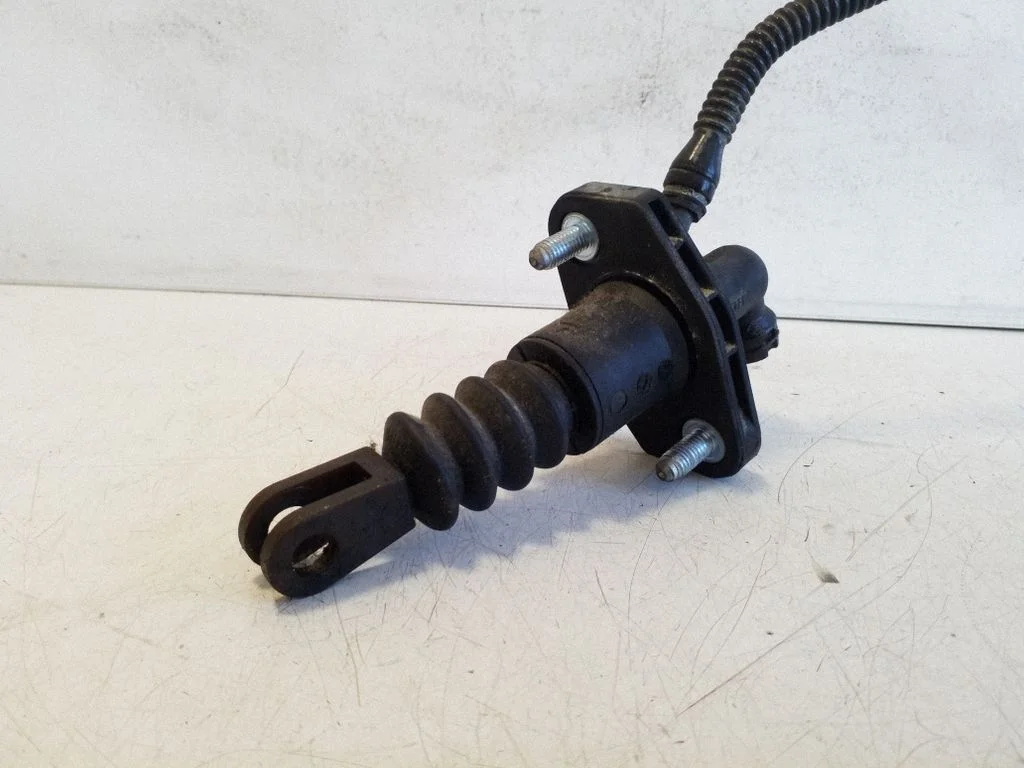 Clutch master cylinder 2381064J00