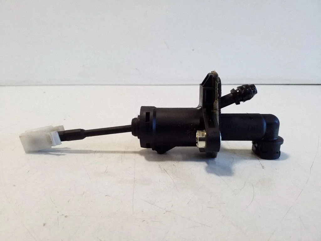 Clutch master cylinder 6R0721388