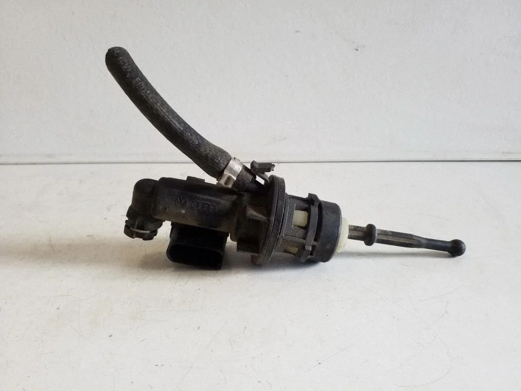 Clutch master cylinder 3C0721388A
