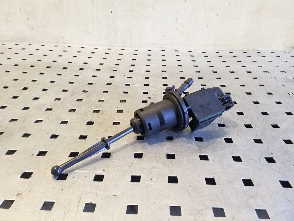 Clutch master cylinder 1K0721388T