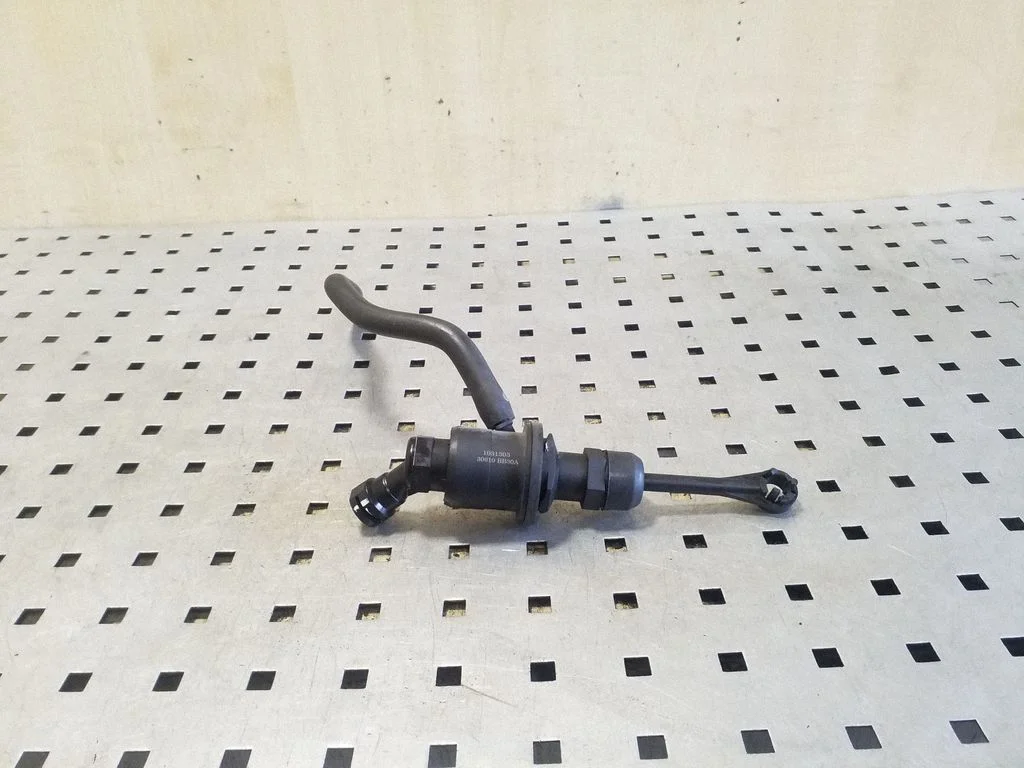 Clutch master cylinder – Nissan Qashqai (2010-2014)