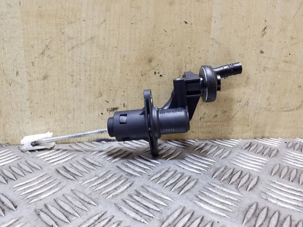 Siduri peasilinder 8E2721401AC