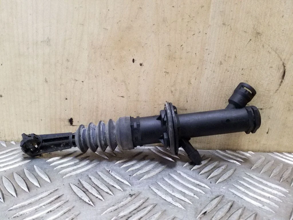 Clutch master cylinder – Renault Scenic II - Grand scenic II (2003-2006)