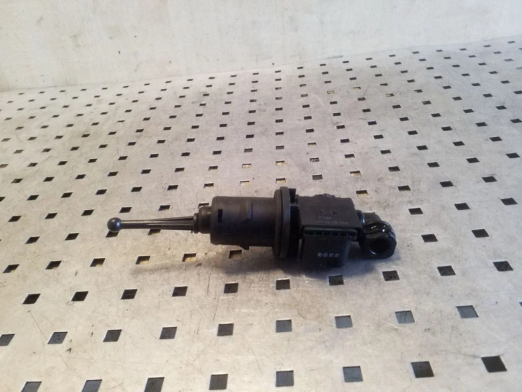 Clutch master cylinder 1K0721388M