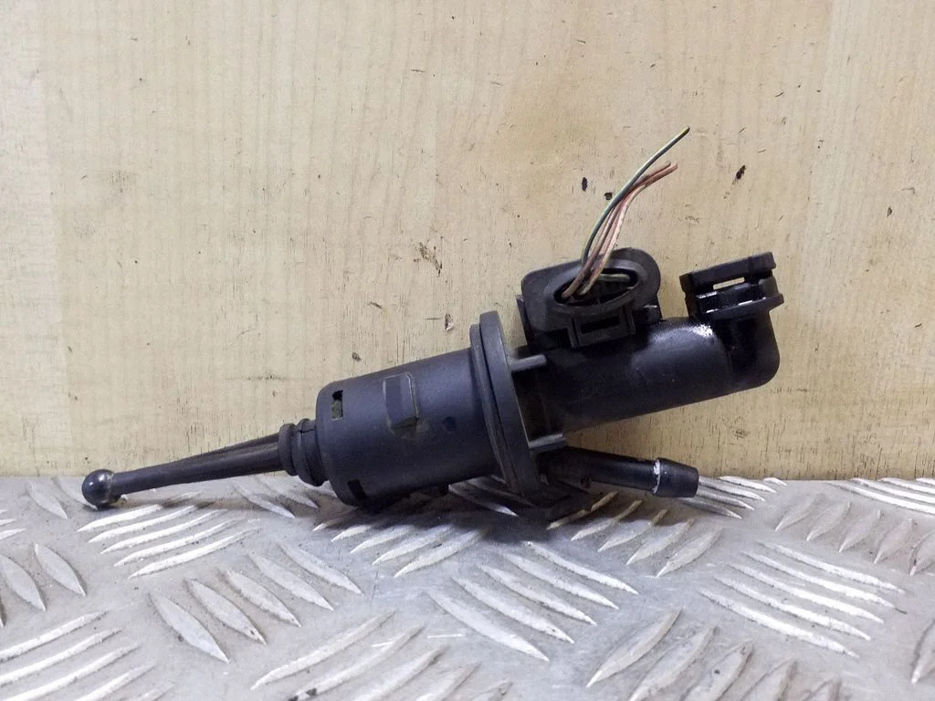 Clutch master cylinder 1K0721388F