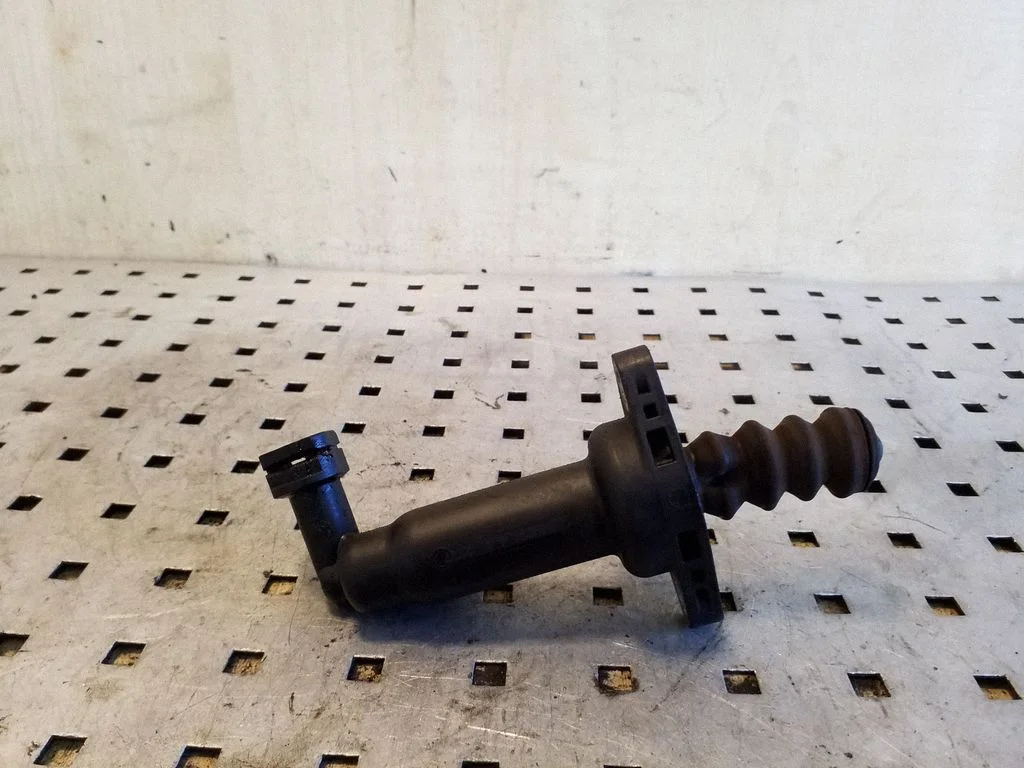 Clutch master cylinder – Skoda Superb B6 (3T) (2008-2015)