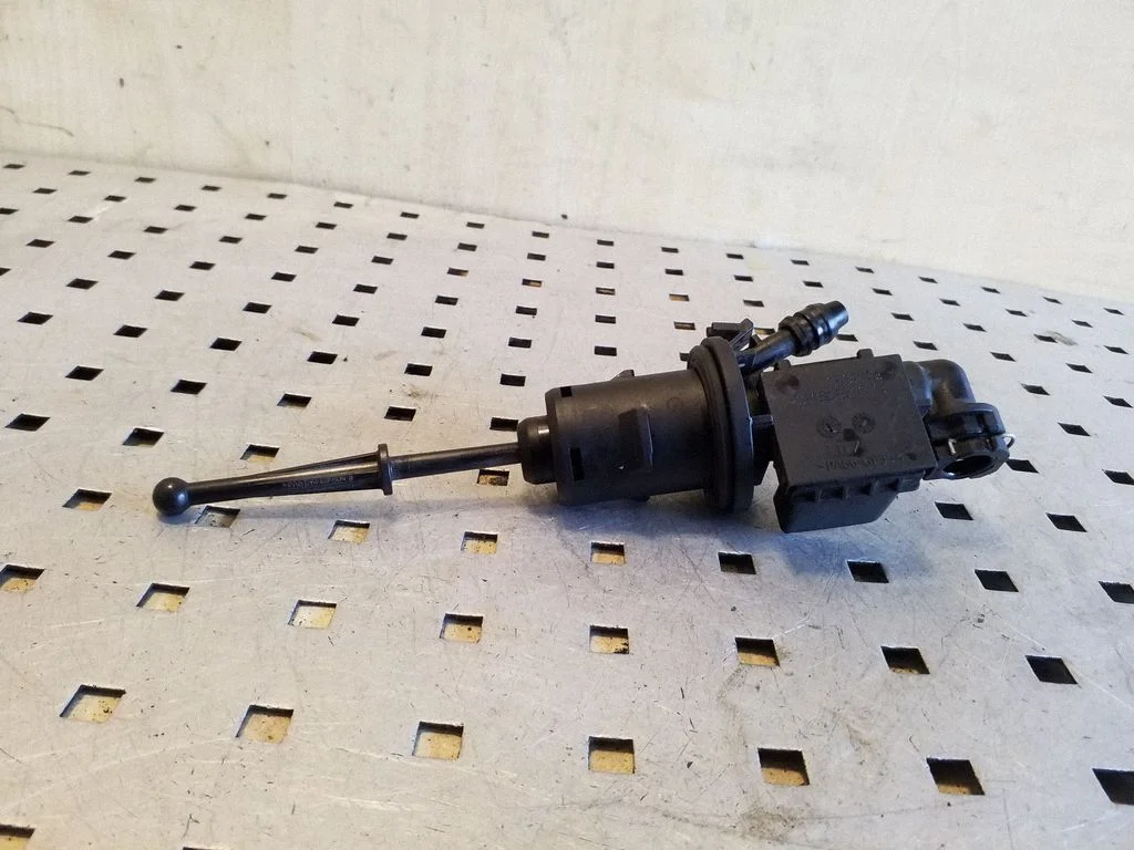 Clutch master cylinder KG15065418