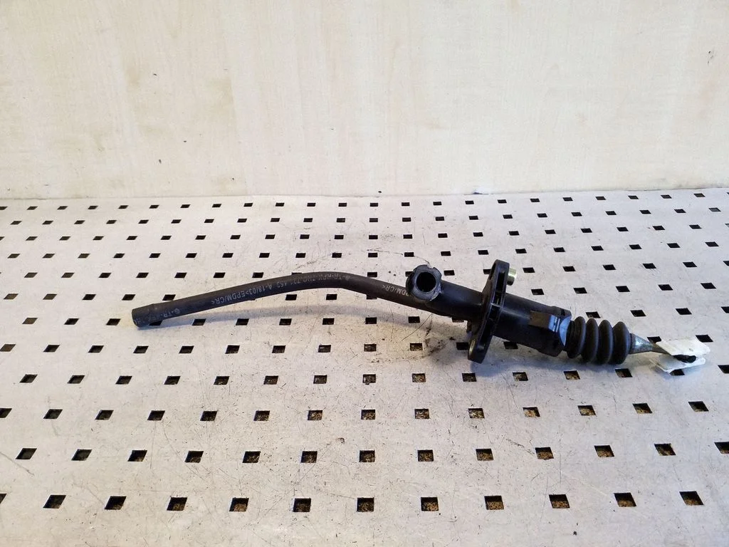 Clutch master cylinder 7H0721401A