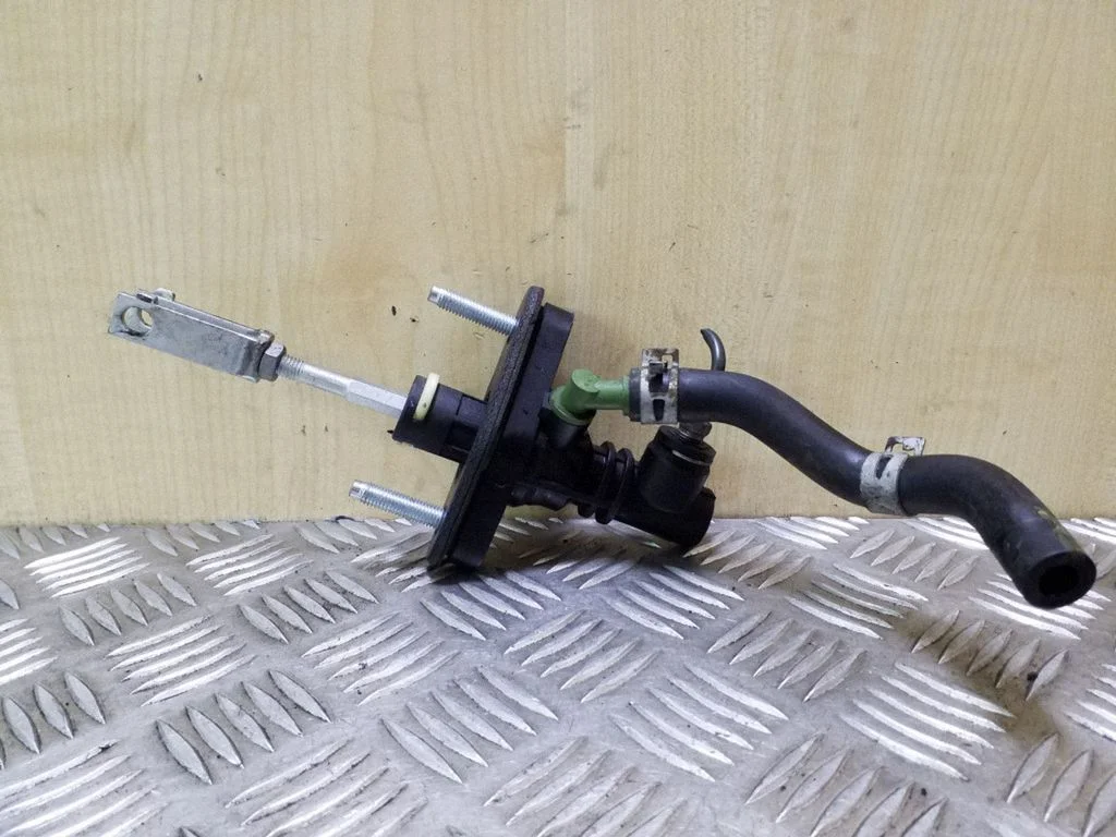 Clutch master cylinder 3142002051A