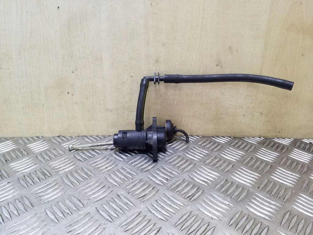 Clutch master cylinder 8E1721401S