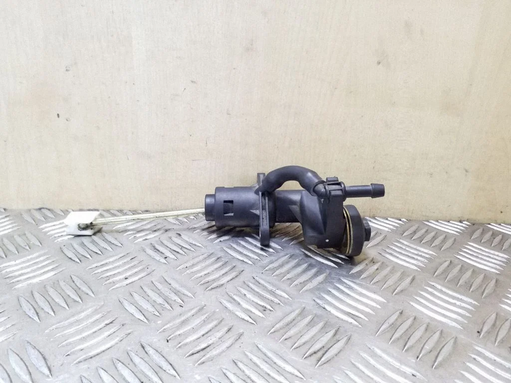 Clutch master cylinder 8E2721401H