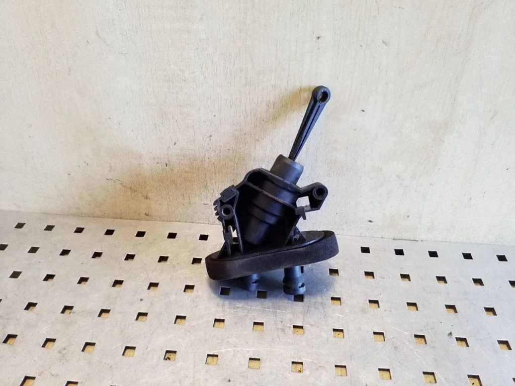 Clutch master cylinder 2S617A543AC