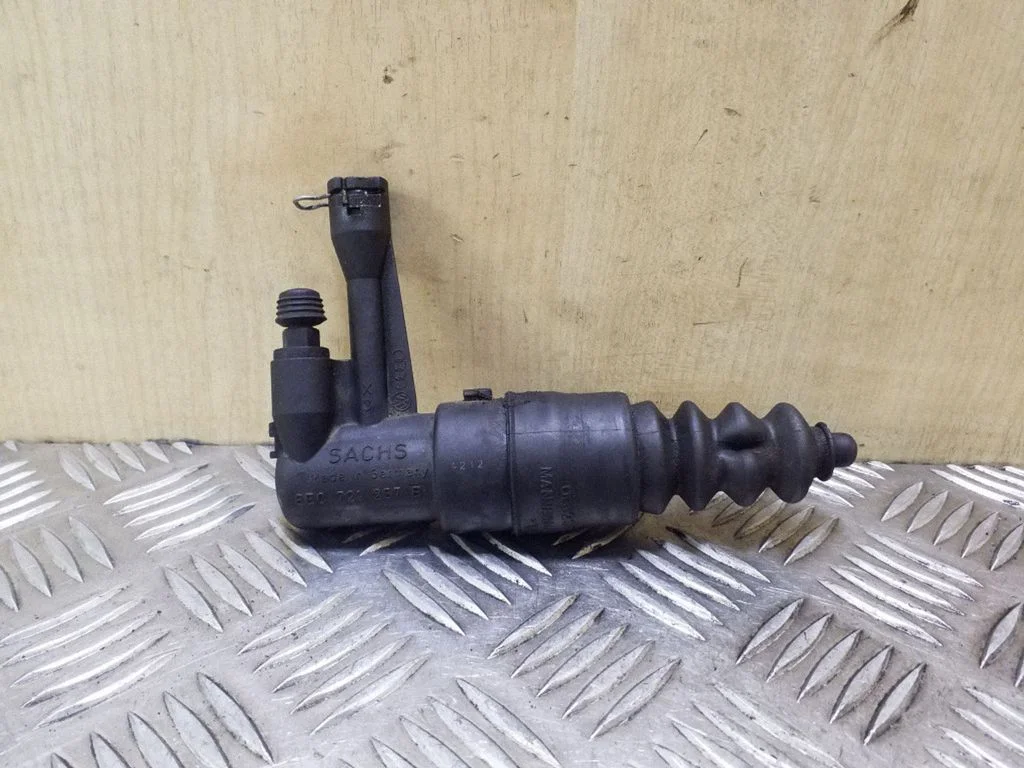Clutch master cylinder 8E0721257B
