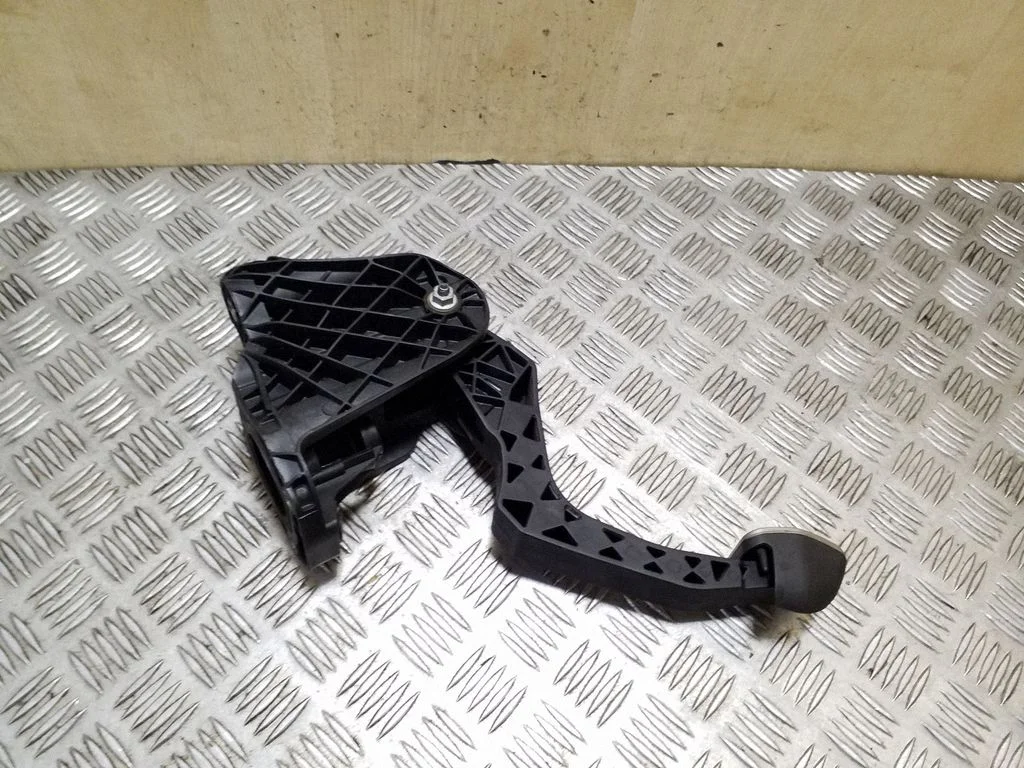 Clutch pedal 1K1721059DN