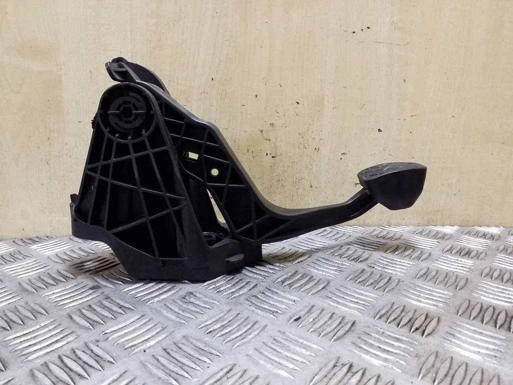 Clutch pedal – Seat Toledo IV (NH) (2011-)