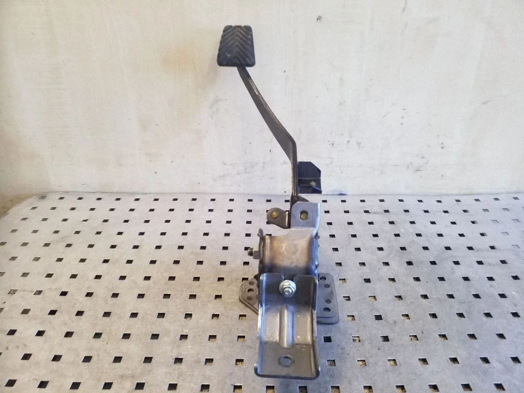 Siduripedaal 328022S910