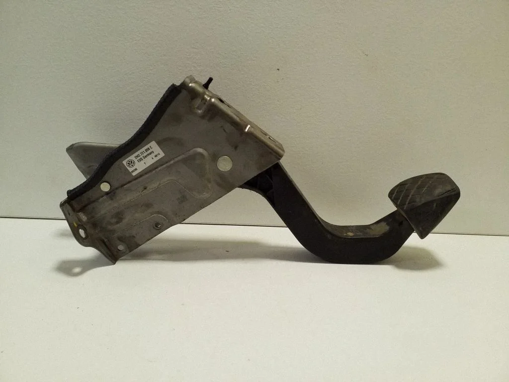Clutch pedal 2H0721059C