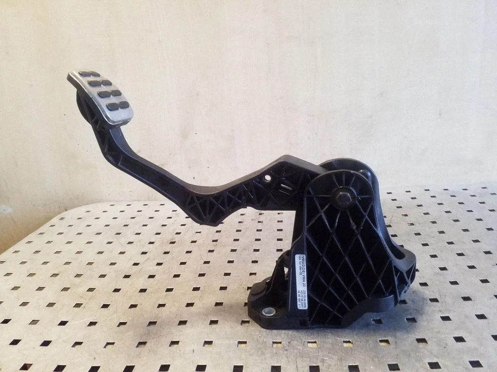 Clutch pedal 1K2721059CE