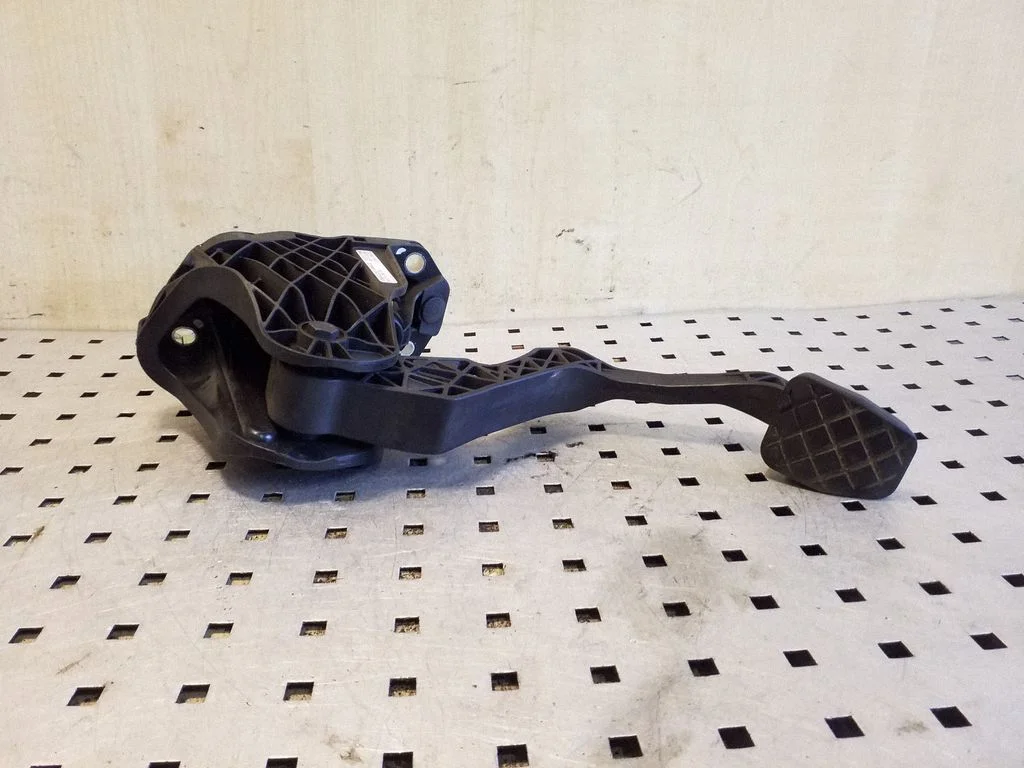 Clutch pedal 1K2721059CN