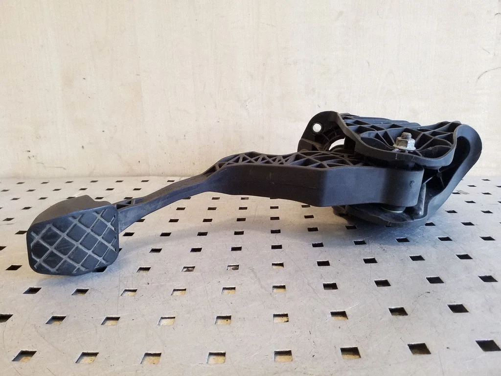 Clutch pedal 1K2721059DK