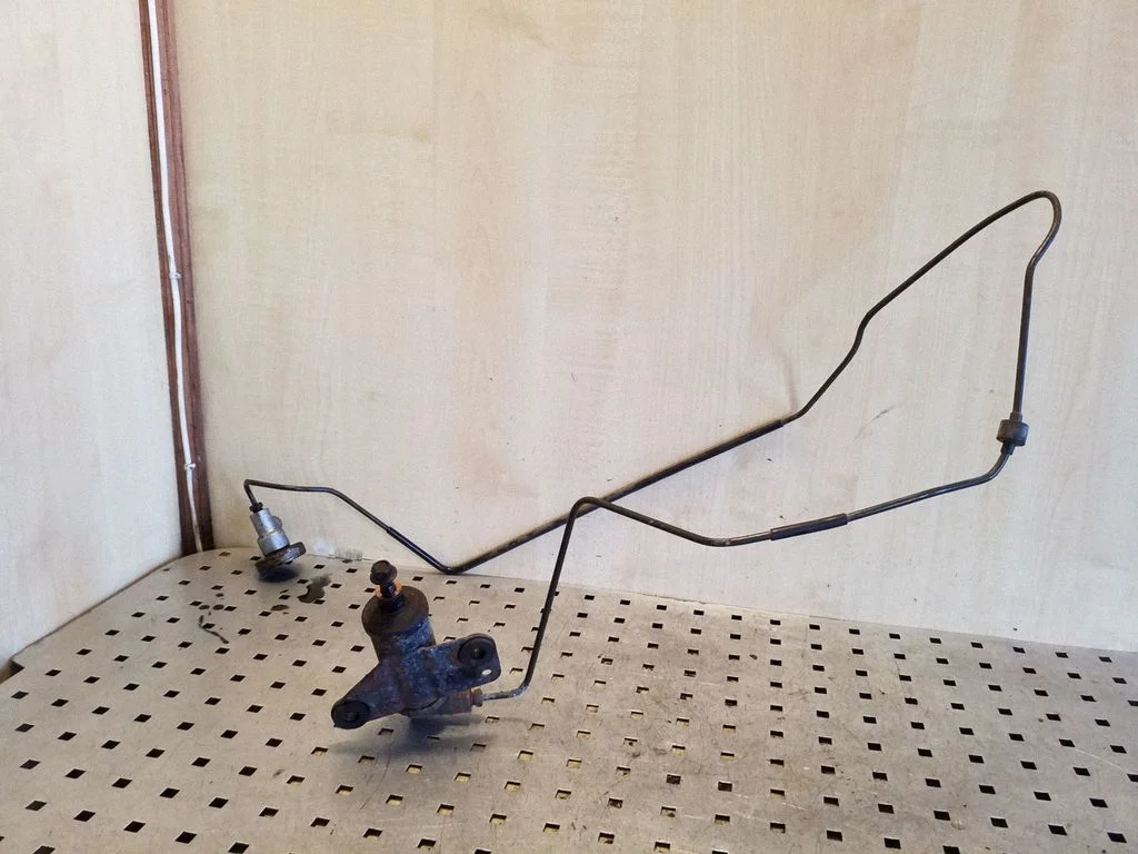 Clutch pipe/line