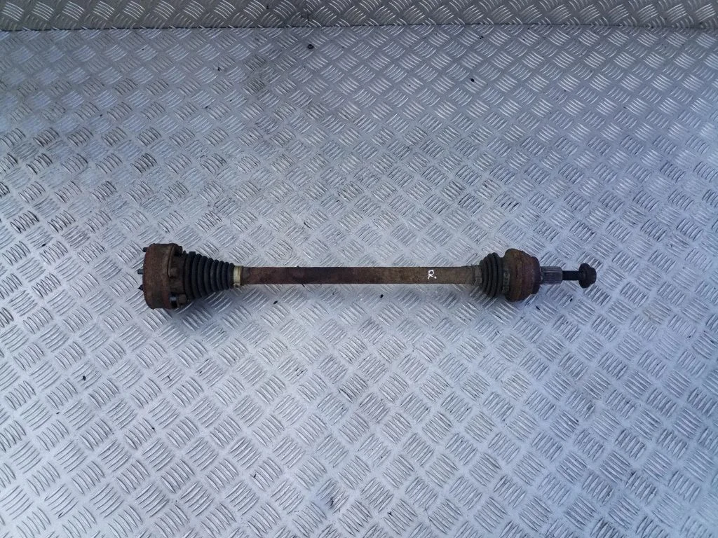 Tagumine pooltelg – Audi Q3 8U (2011-2016)