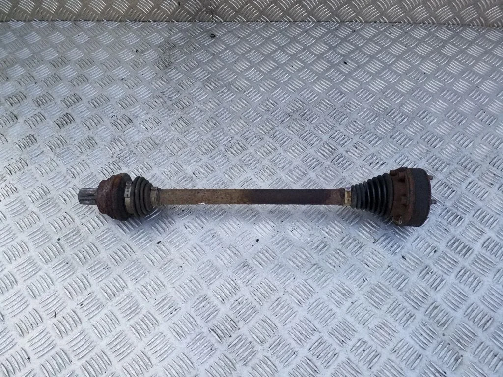 Tagumine pooltelg – Audi Q3 8U (2011-2016)