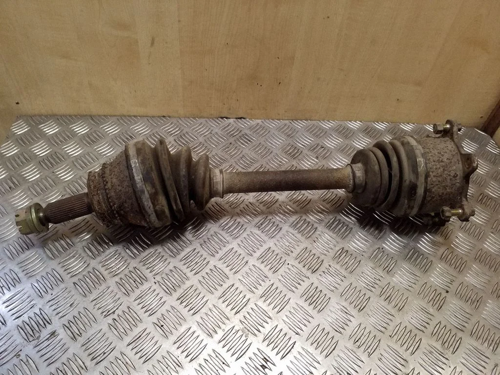 Rear driveshaft – left