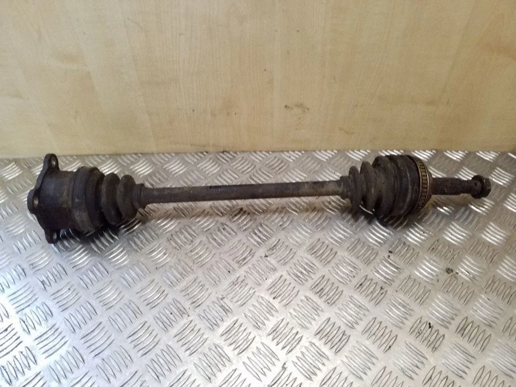 Rear driveshaft – left