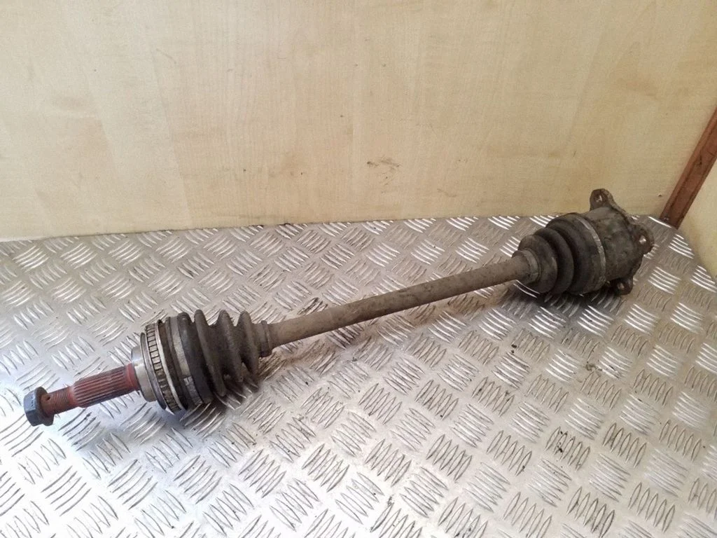 Rear driveshaft – left