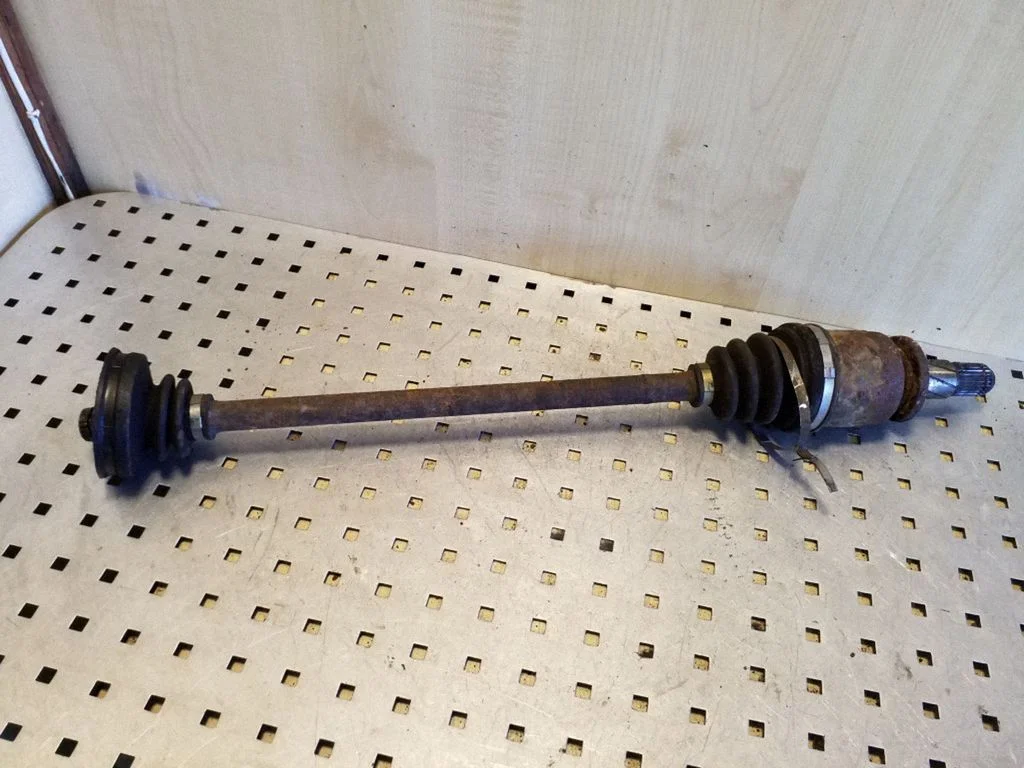 Rear driveshaft – left
