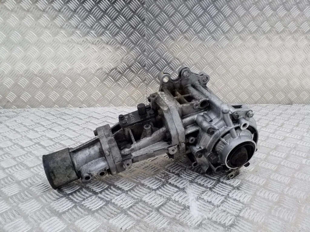 Gearbox transfer box case