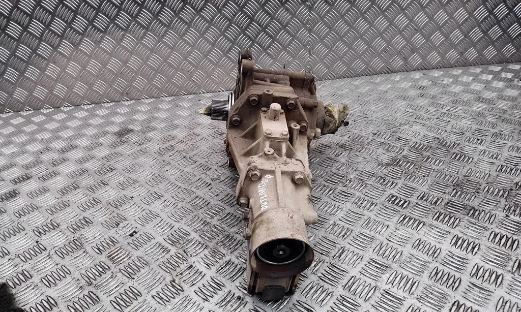 Gearbox transfer box case