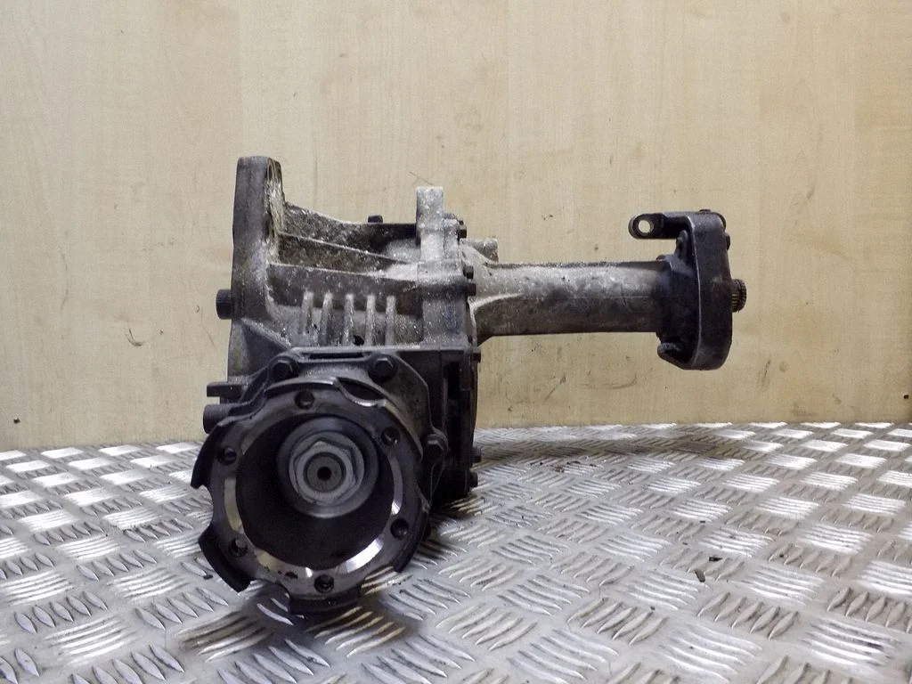 Gearbox transfer box case 24257462