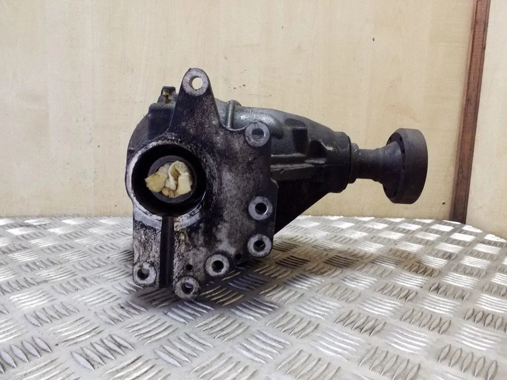 Gearbox transfer box case 7G9N7L486AA