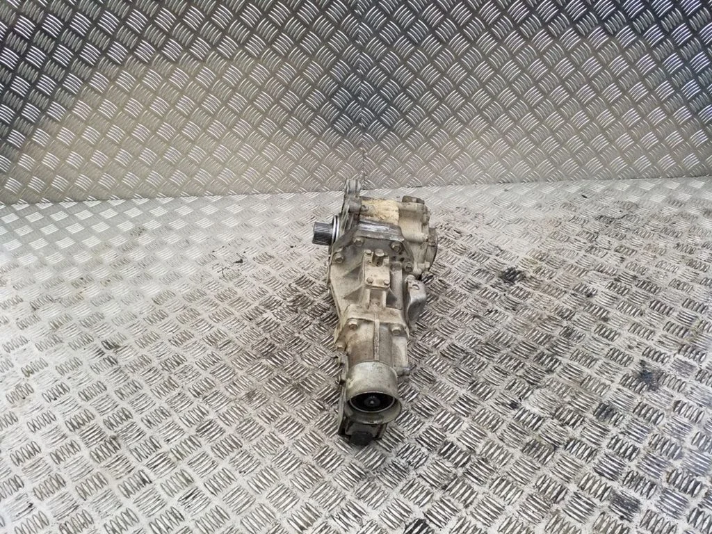 Gearbox transfer box case