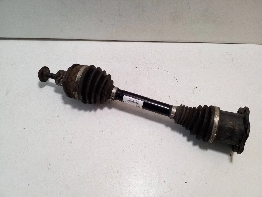 Priekšējā pusass 8W0407271E