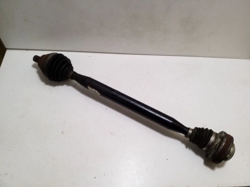Front driveshaft 8J0407762B