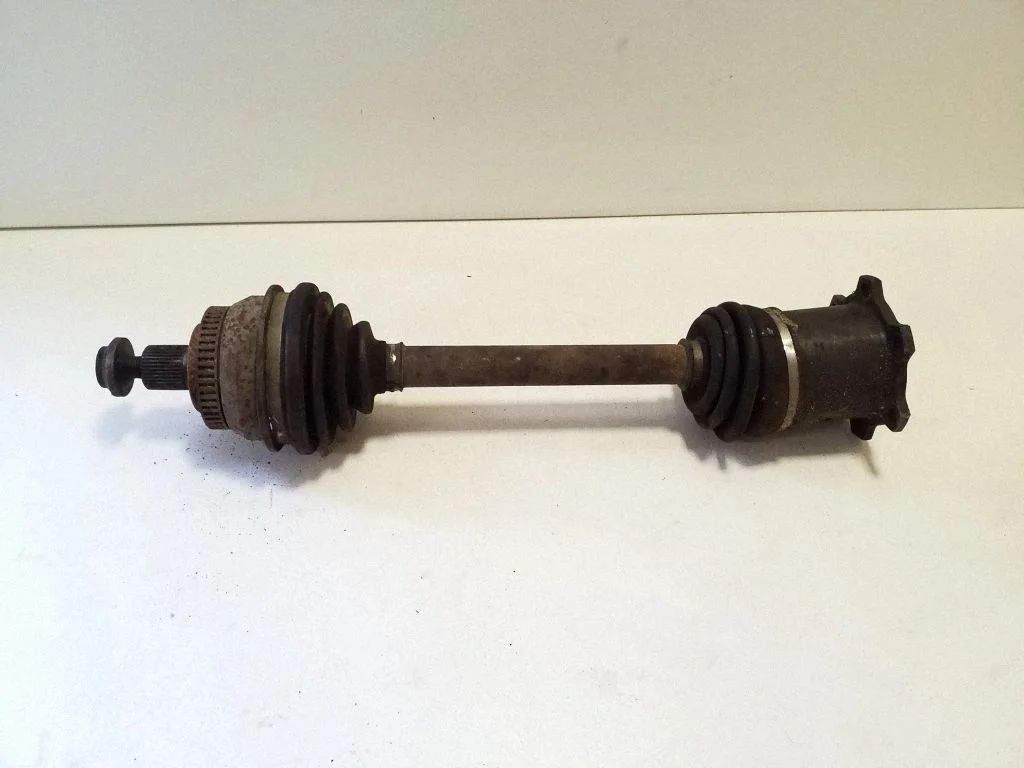 Front driveshaft – left