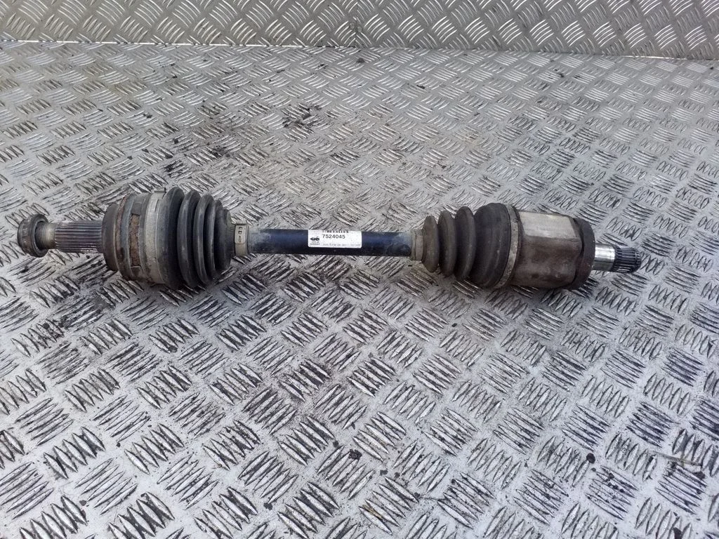 Front driveshaft 7524045