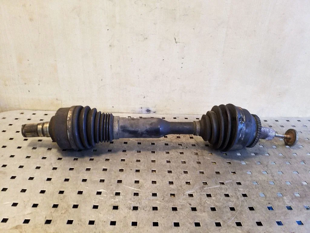 Front driveshaft 30783089
