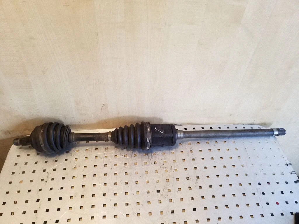 Front driveshaft 7505004