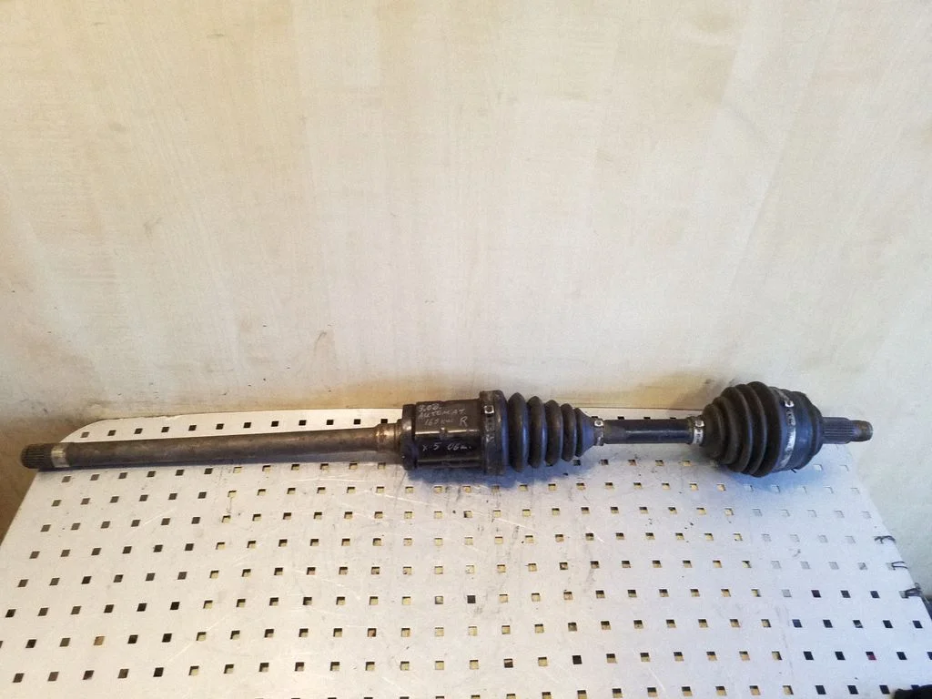 Front driveshaft 7561342