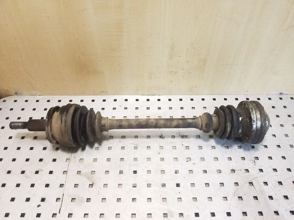 Front driveshaft – left